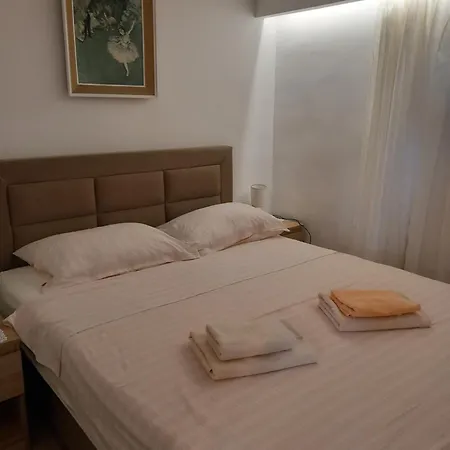 Ruzica * Pinezici (Krk)