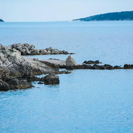Ruzica * Pinezici (Krk)